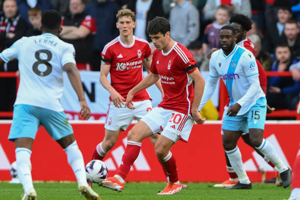 地场地上的 地场地上的